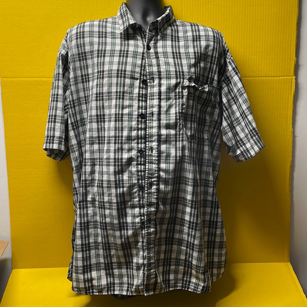 Zen black/white/green plaid short sleeve button down shirt, size XL.